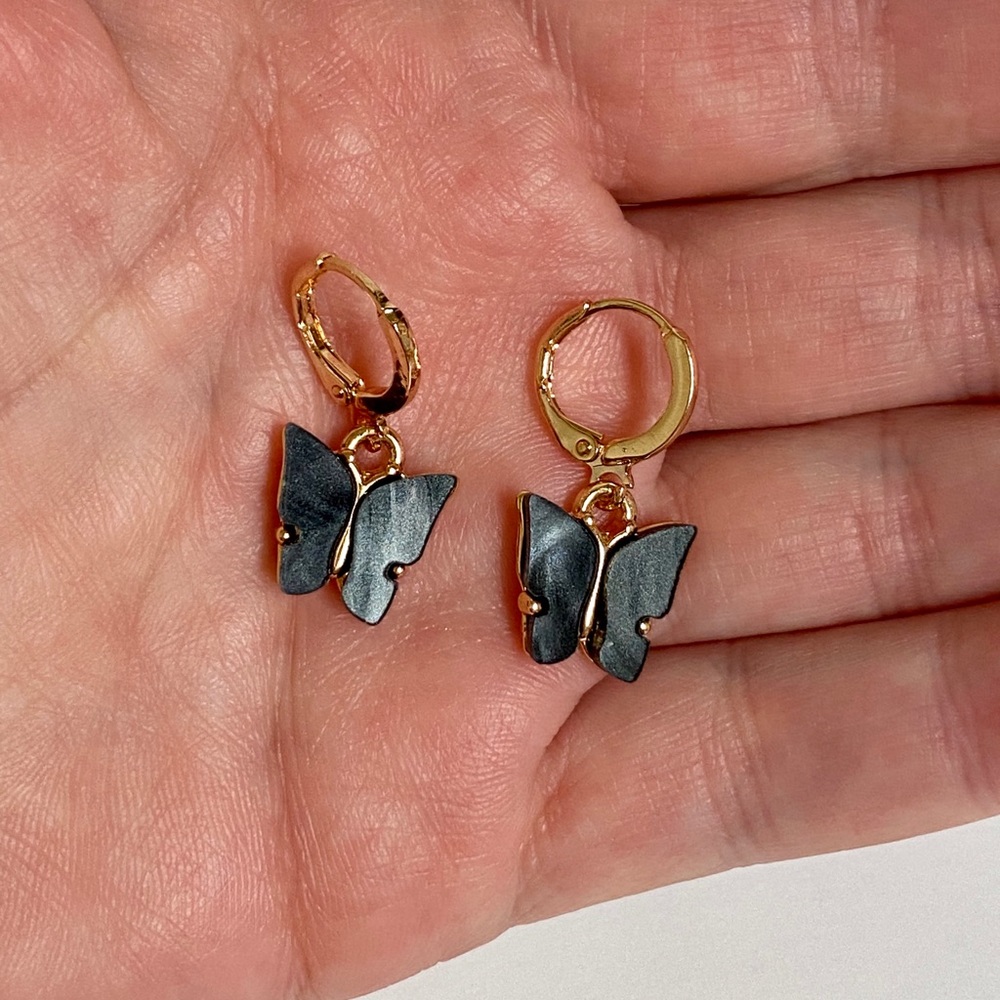 🔥3/$25🔥3 Piece Butterfly Charm Necklace Set - Picture 7 of 8
